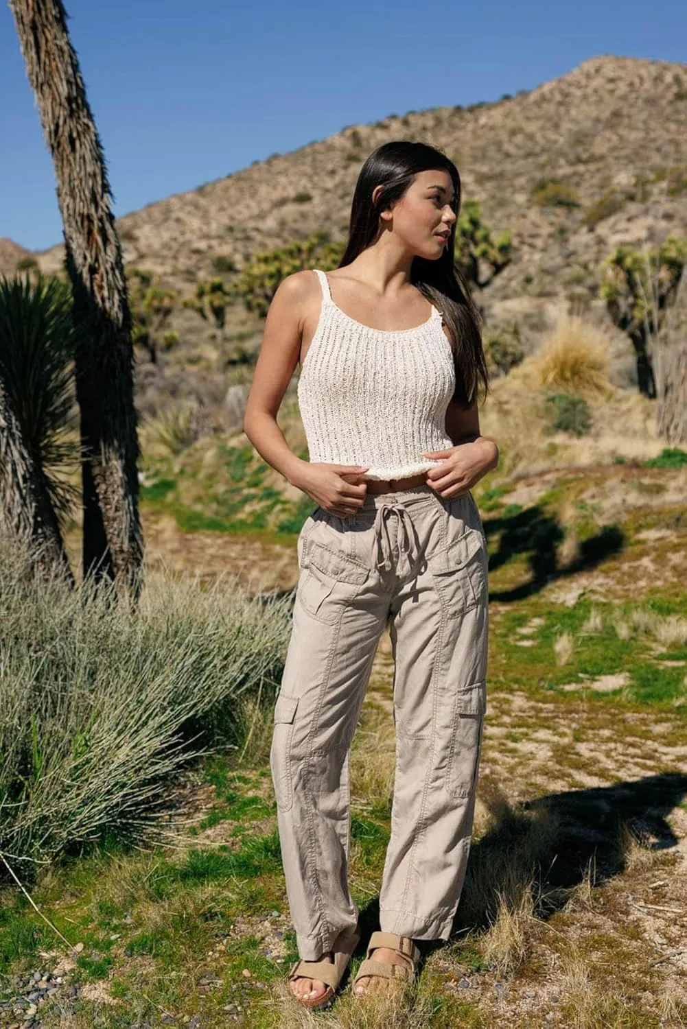 Cali1850 Women's Relaxed Fit Comfortable Mid Rise Washed Linen Straight Leg Cargo Pants with Elastic Band