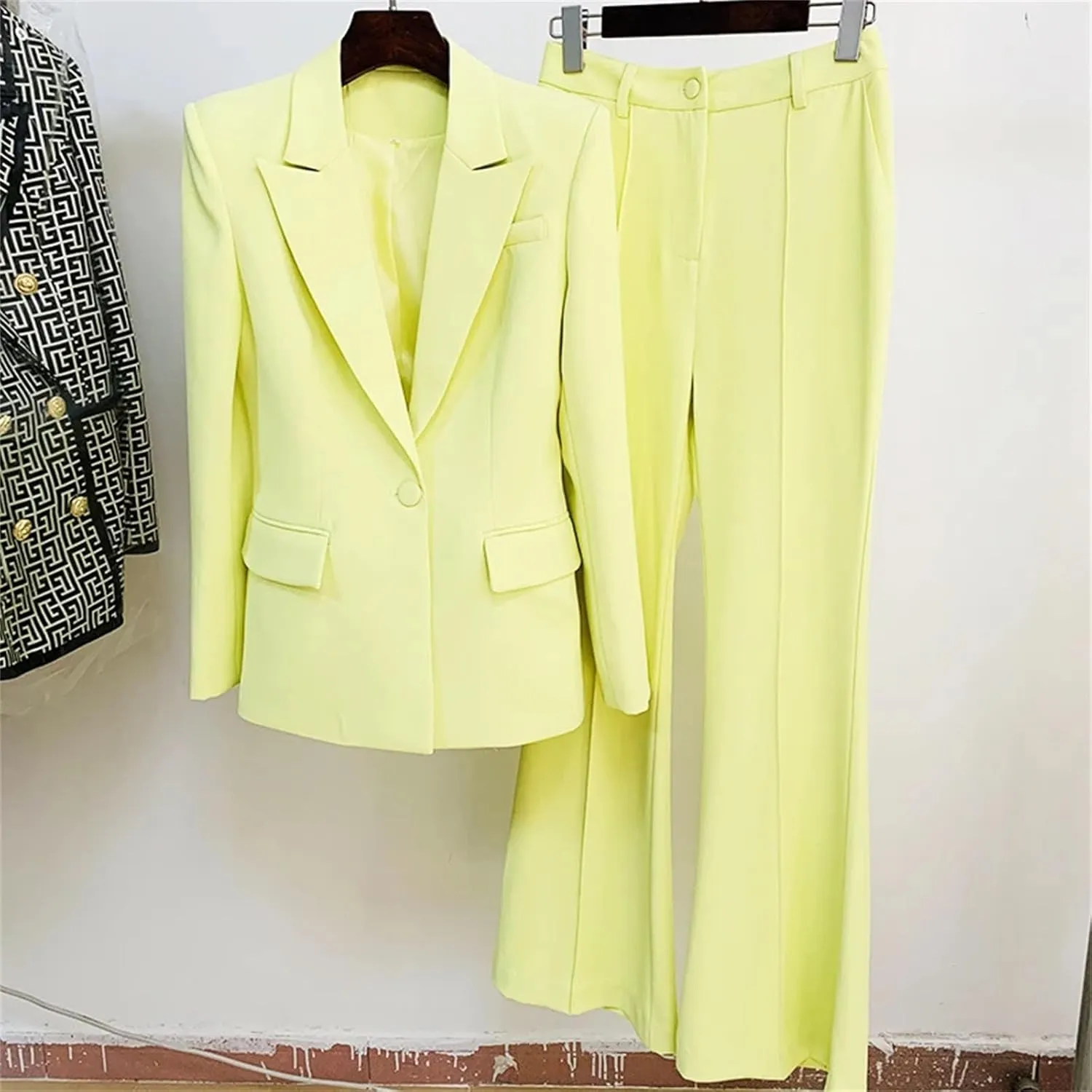 Women's Contrasting Single-Button Slim Suit, Slightly Flared Trousers Modern Simple Workplace Suits