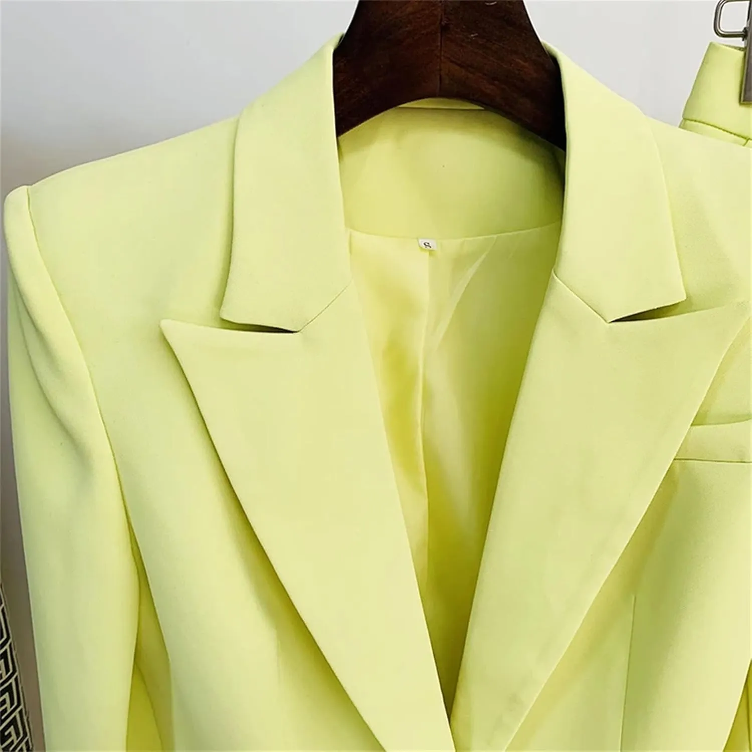 Women's Contrasting Single-Button Slim Suit, Slightly Flared Trousers Modern Simple Workplace Suits